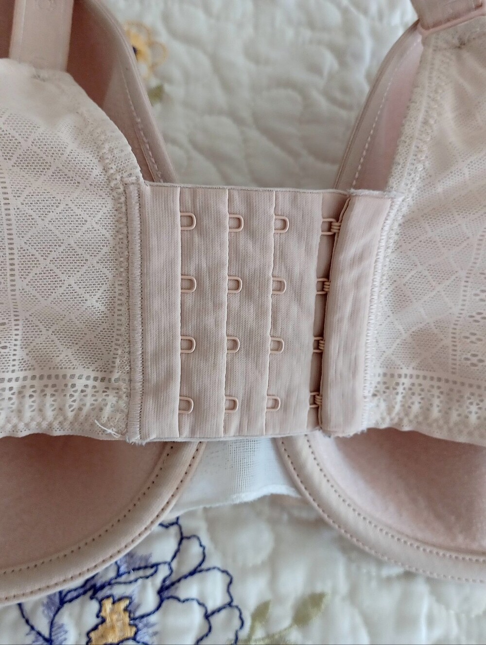 Chantelle Full Coverage T-Shirt Bra, Size 36H - Picture 10 of 16